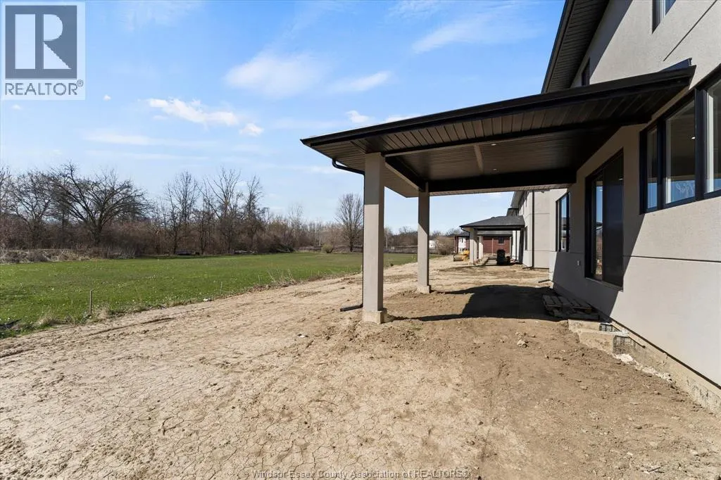 2548 MAYFAIR AVENUE South