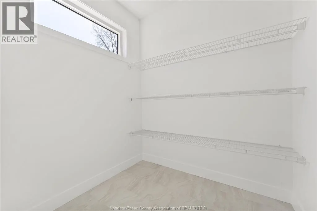 2548 MAYFAIR AVENUE South