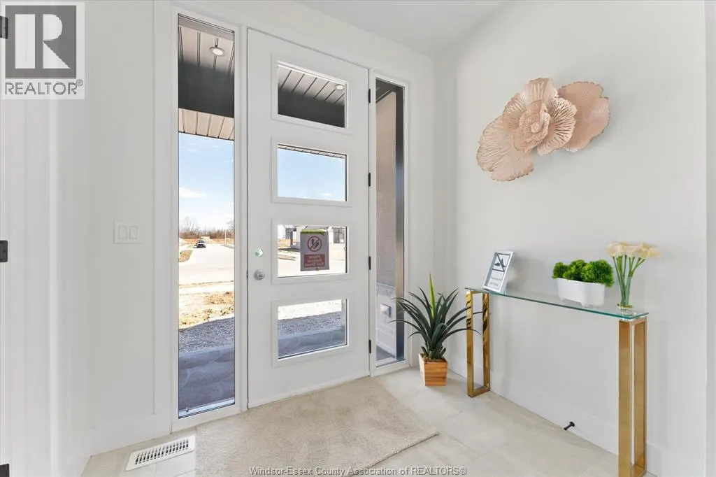 2548 MAYFAIR AVENUE South