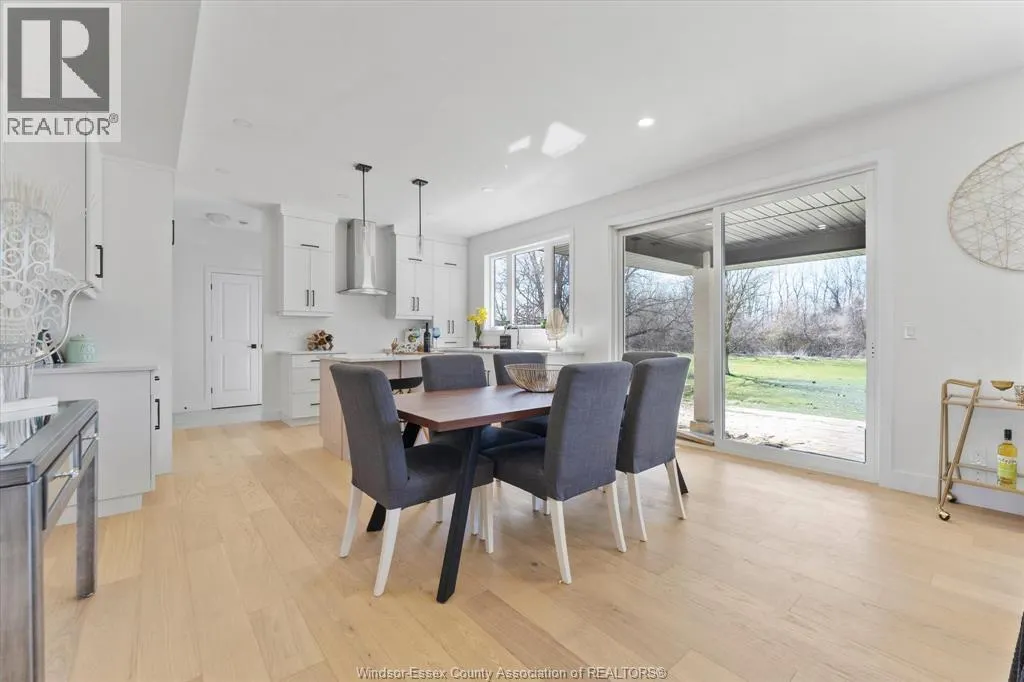 2548 MAYFAIR AVENUE South