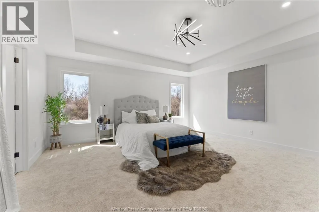 2548 MAYFAIR AVENUE South