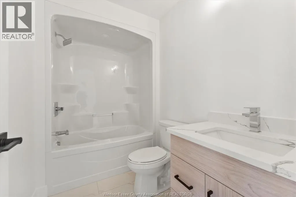 2548 MAYFAIR AVENUE South