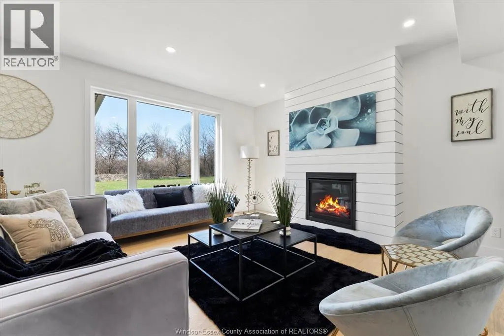 2548 MAYFAIR AVENUE South