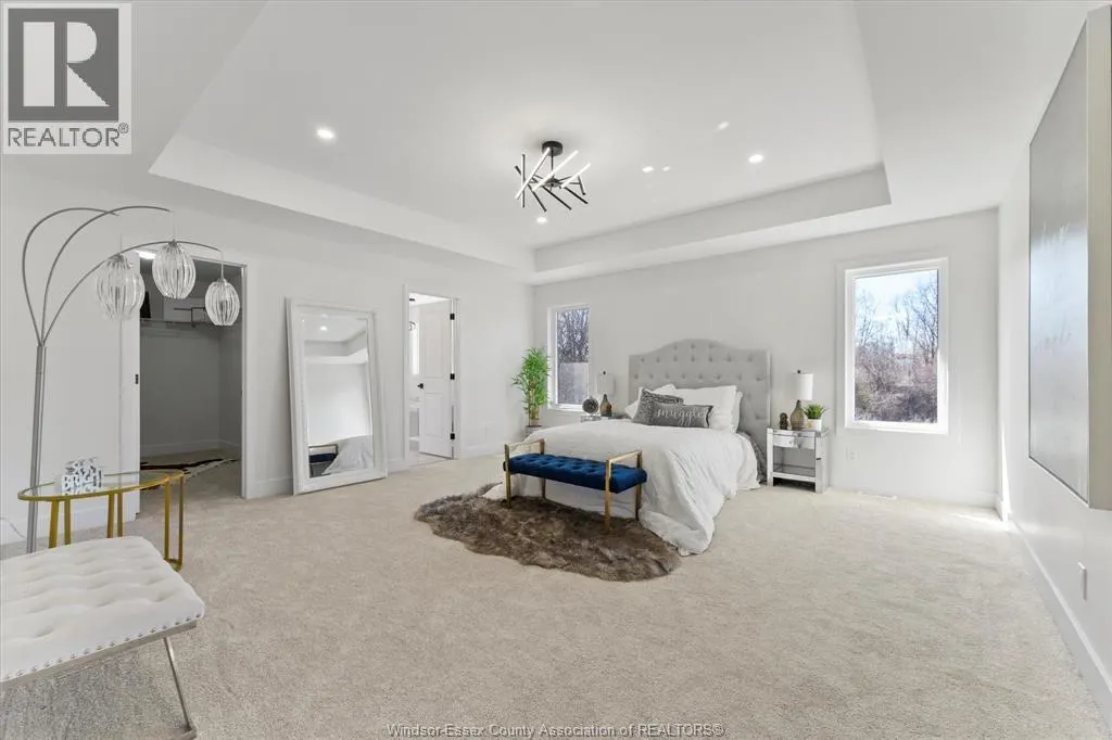 2548 MAYFAIR AVENUE South