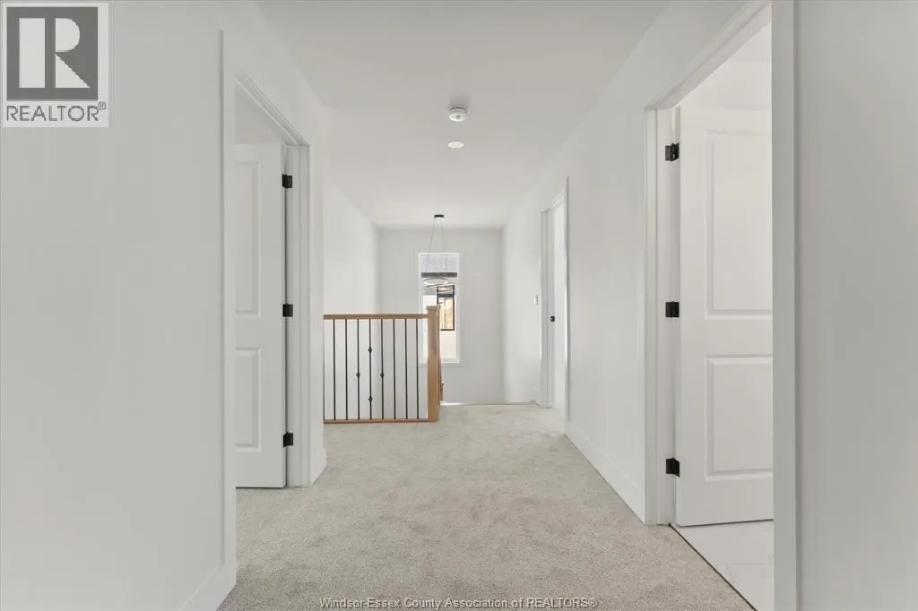 2548 MAYFAIR AVENUE South