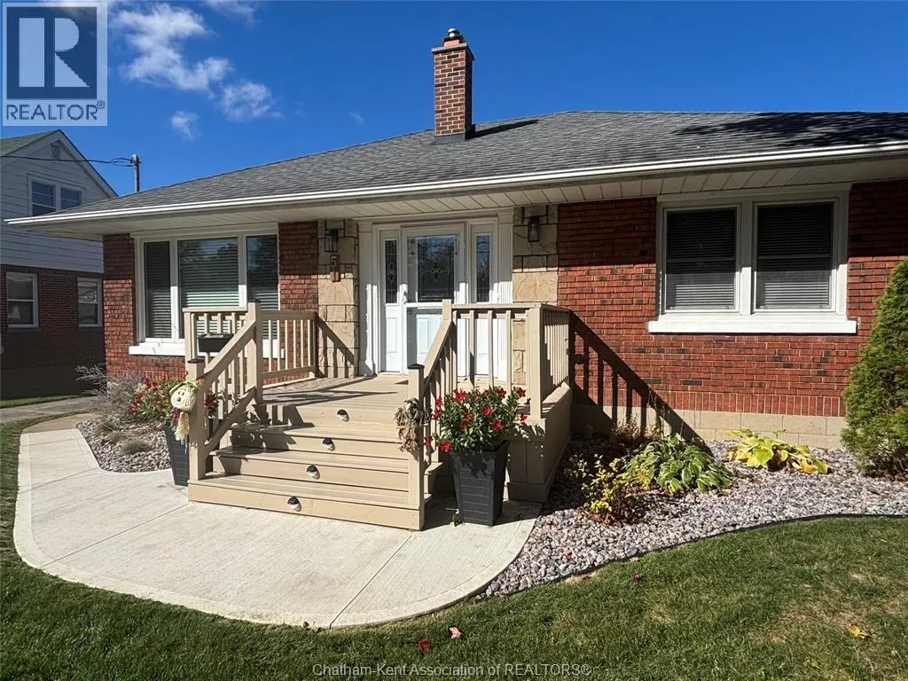 51 Tweedsmuir AVENUE East