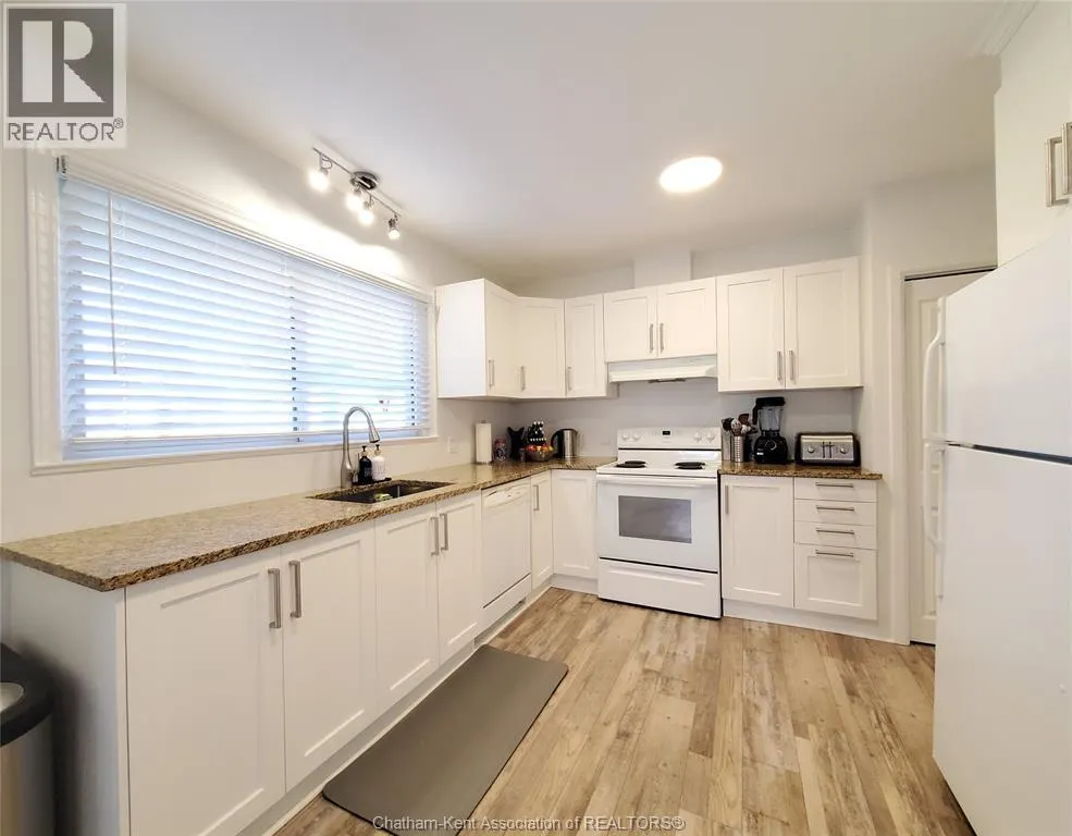 51 Tweedsmuir AVENUE East