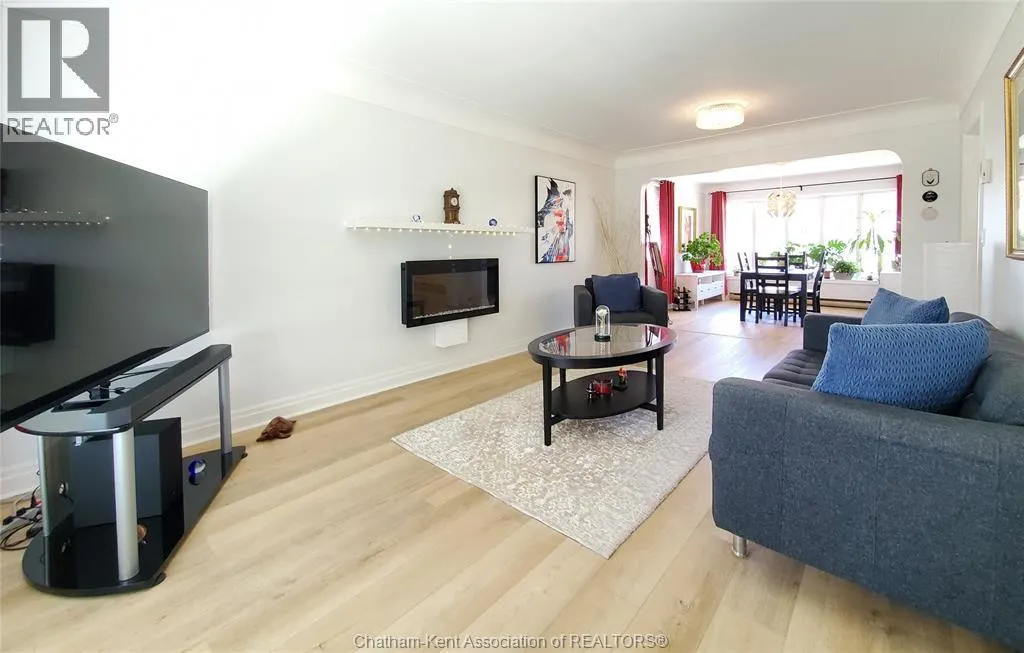 51 Tweedsmuir AVENUE East