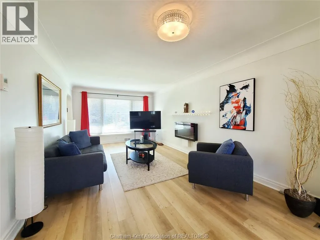 51 Tweedsmuir AVENUE East