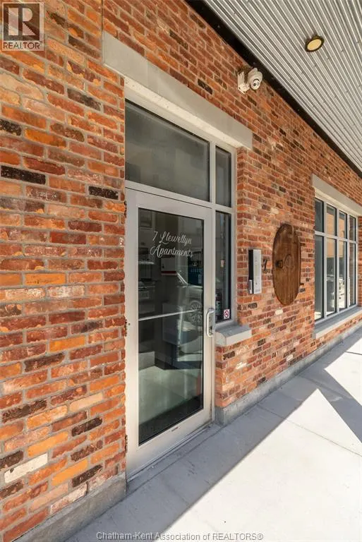 140 King STREET West Unit# 301