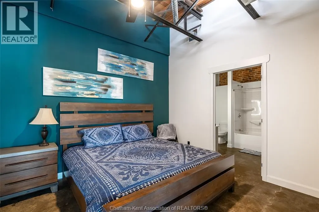 140 King STREET West Unit# 301