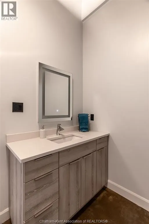 140 King STREET West Unit# 301