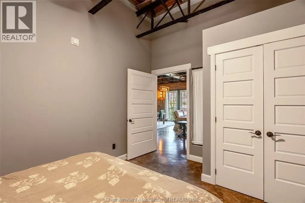 140 King STREET West Unit# 301