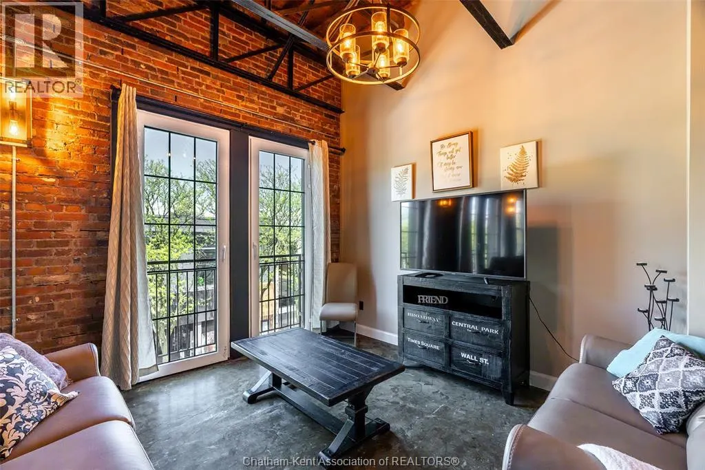 140 King STREET West Unit# 301