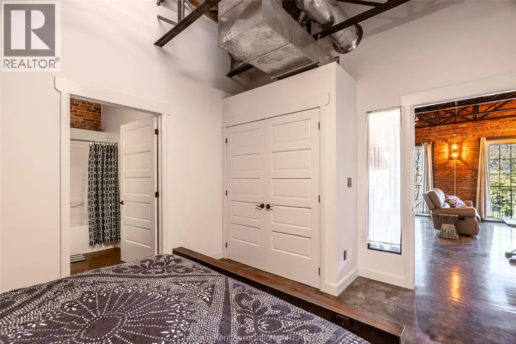 140 King STREET West Unit# 301