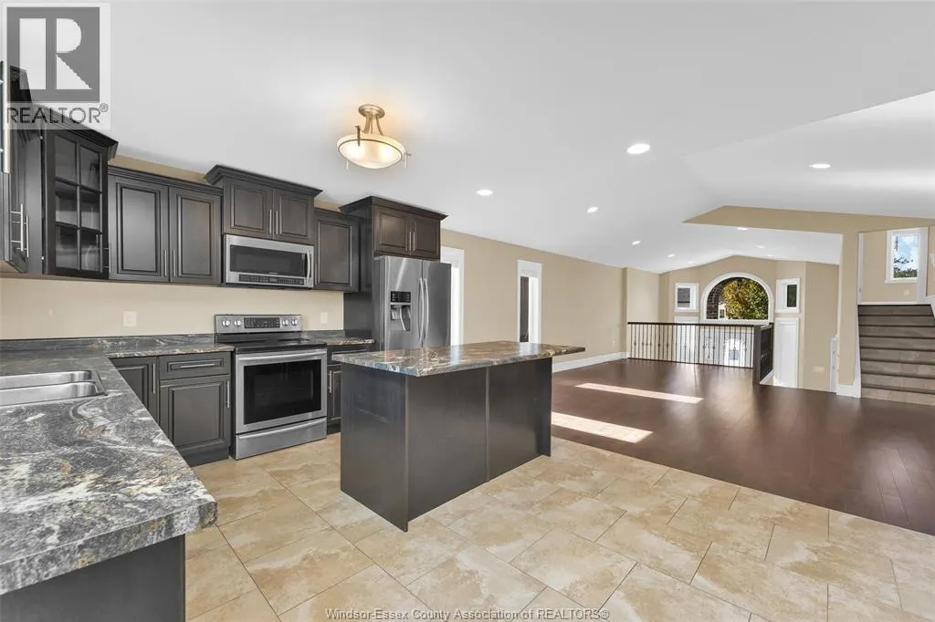 3028 MCROBBIE CRESCENT