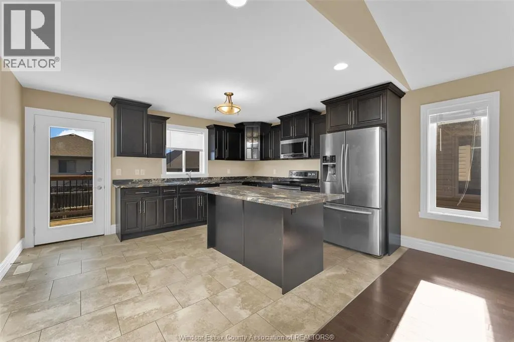 3028 MCROBBIE CRESCENT