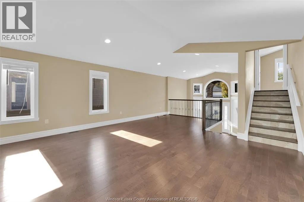 3028 MCROBBIE CRESCENT