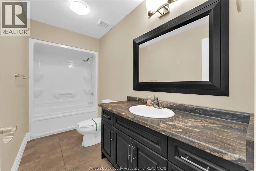 3028 MCROBBIE CRESCENT