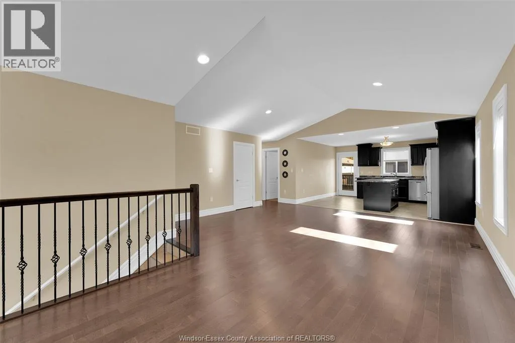 3028 MCROBBIE CRESCENT