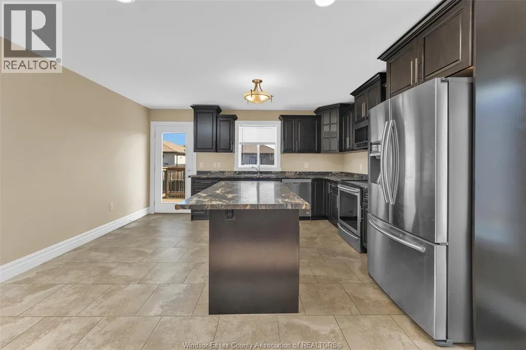 3028 MCROBBIE CRESCENT