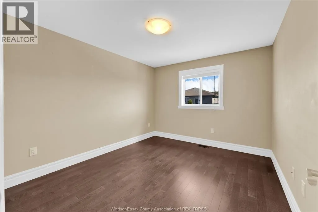 3028 MCROBBIE CRESCENT