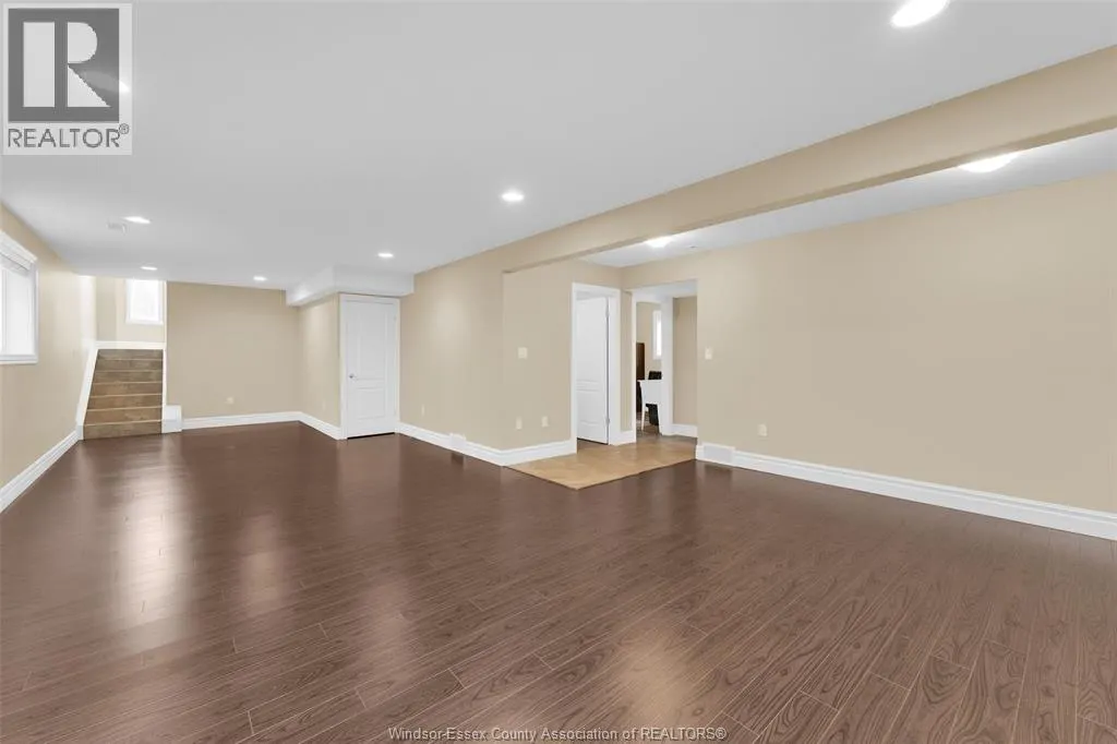 3028 MCROBBIE CRESCENT