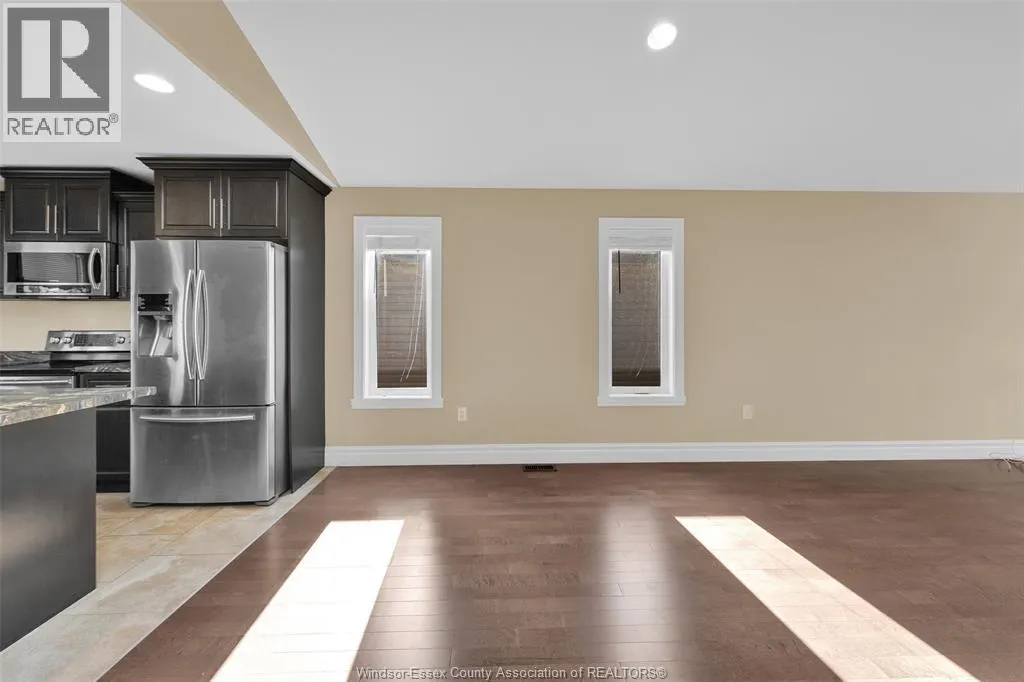 3028 MCROBBIE CRESCENT