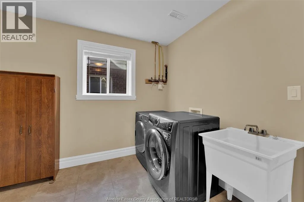 3028 MCROBBIE CRESCENT