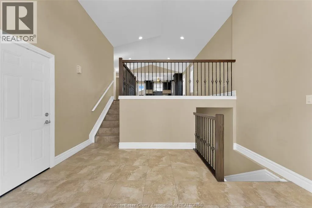 3028 MCROBBIE CRESCENT