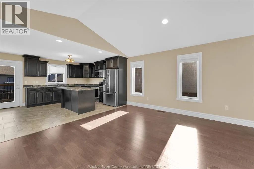 3028 MCROBBIE CRESCENT