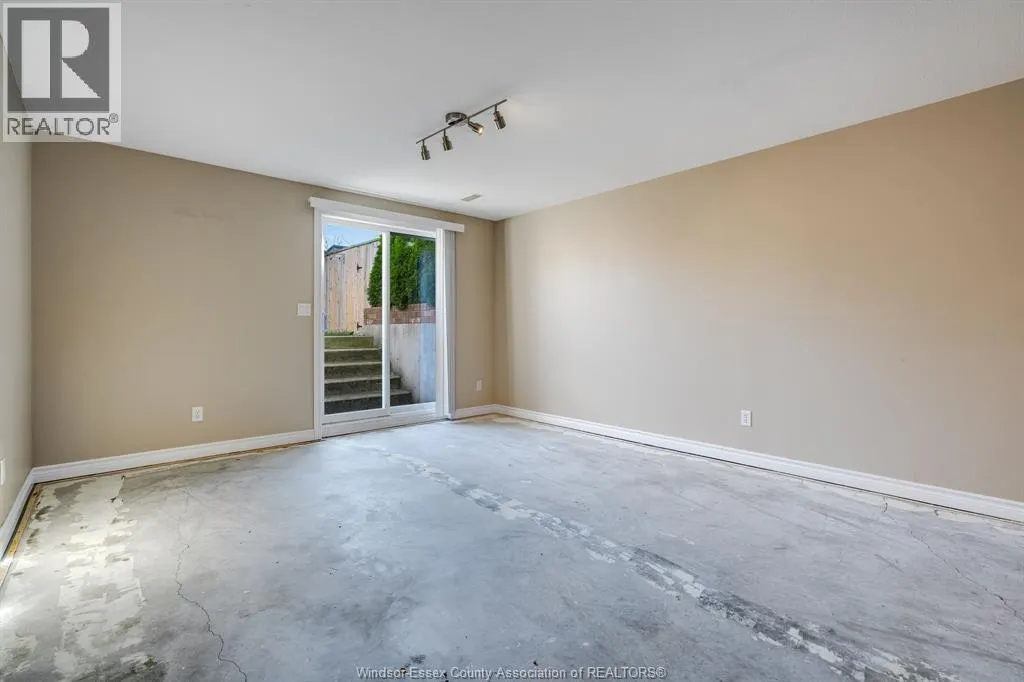 54A Queen STREET South