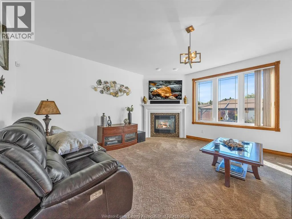 633 OLD TECUMSEH ROAD East