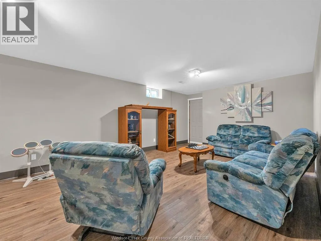 633 OLD TECUMSEH ROAD East