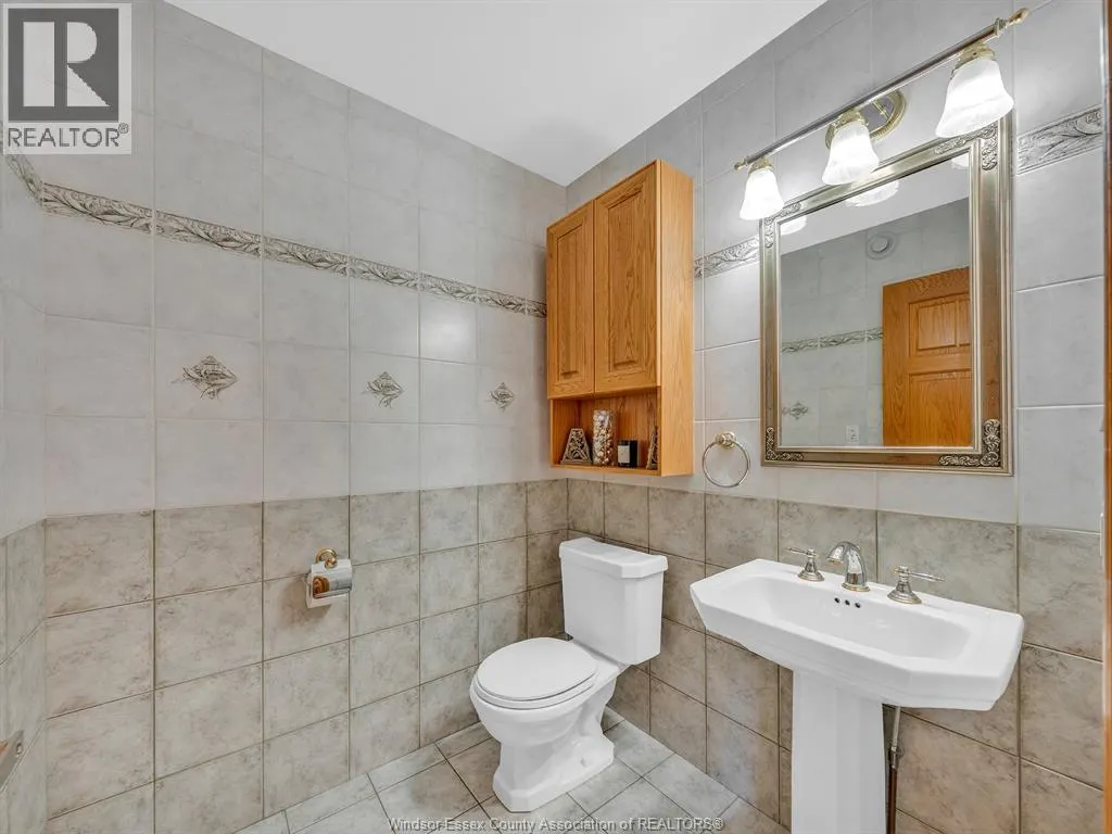 633 OLD TECUMSEH ROAD East