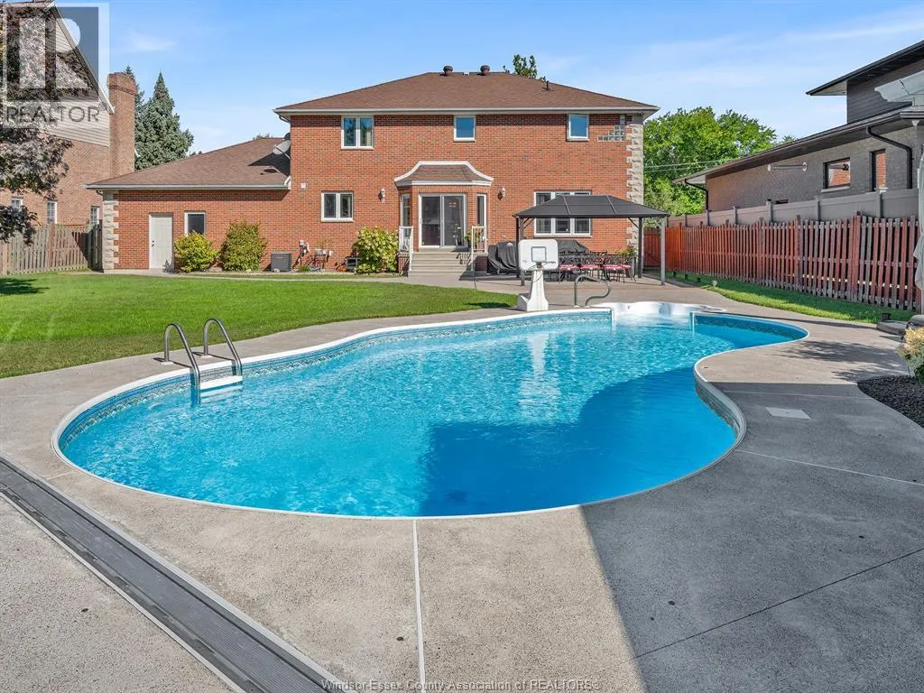 633 OLD TECUMSEH ROAD East