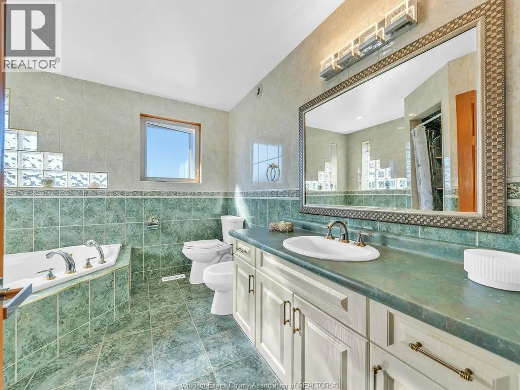 633 OLD TECUMSEH ROAD East