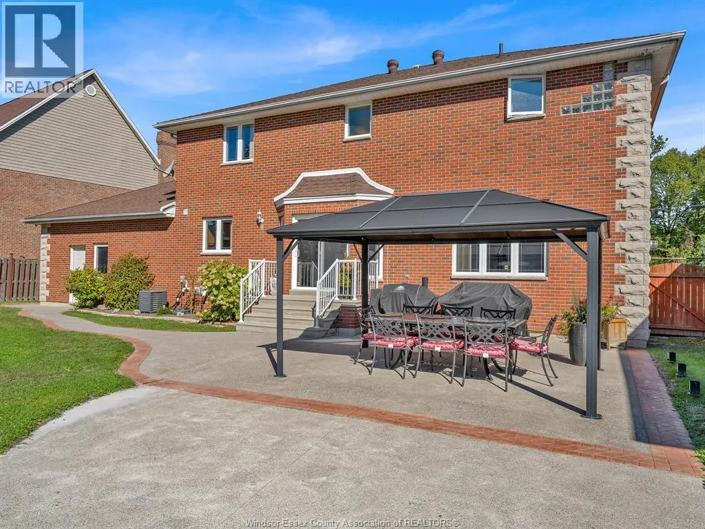 633 OLD TECUMSEH ROAD East