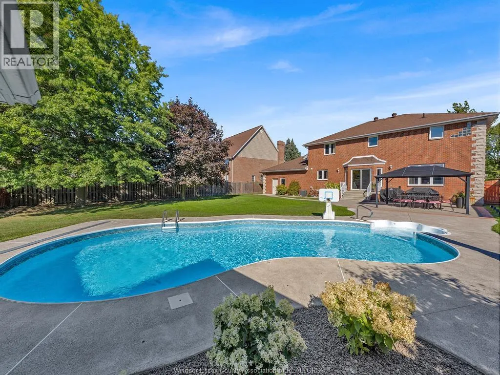 633 OLD TECUMSEH ROAD East