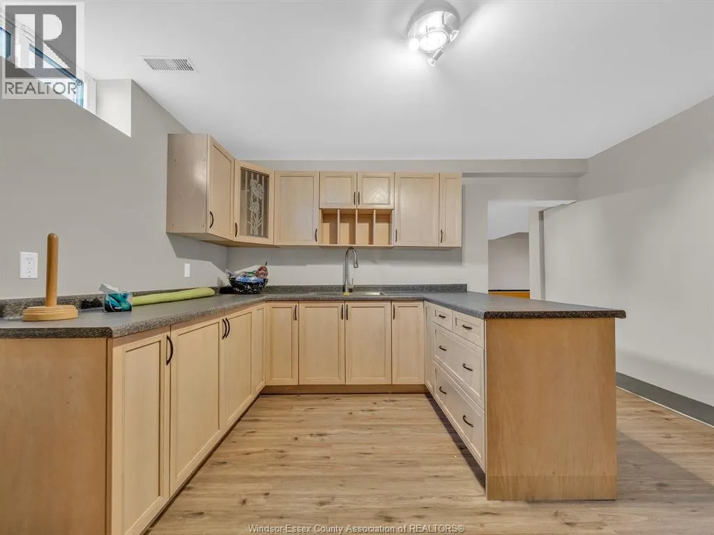 633 OLD TECUMSEH ROAD East