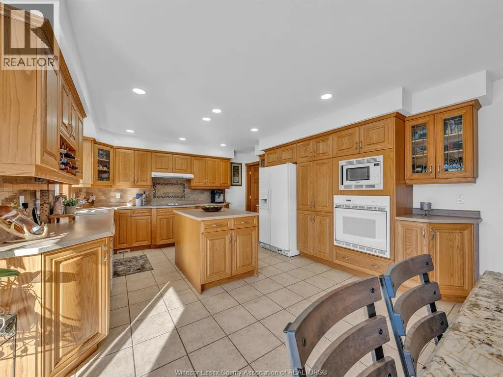 633 OLD TECUMSEH ROAD East