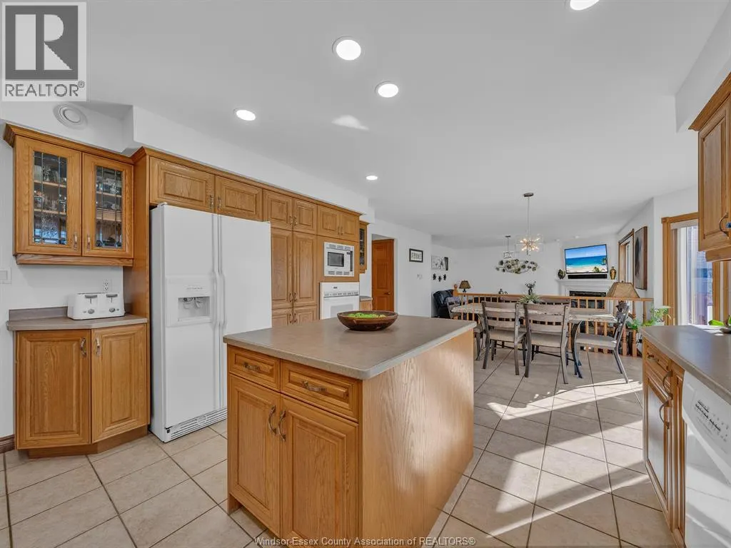 633 OLD TECUMSEH ROAD East