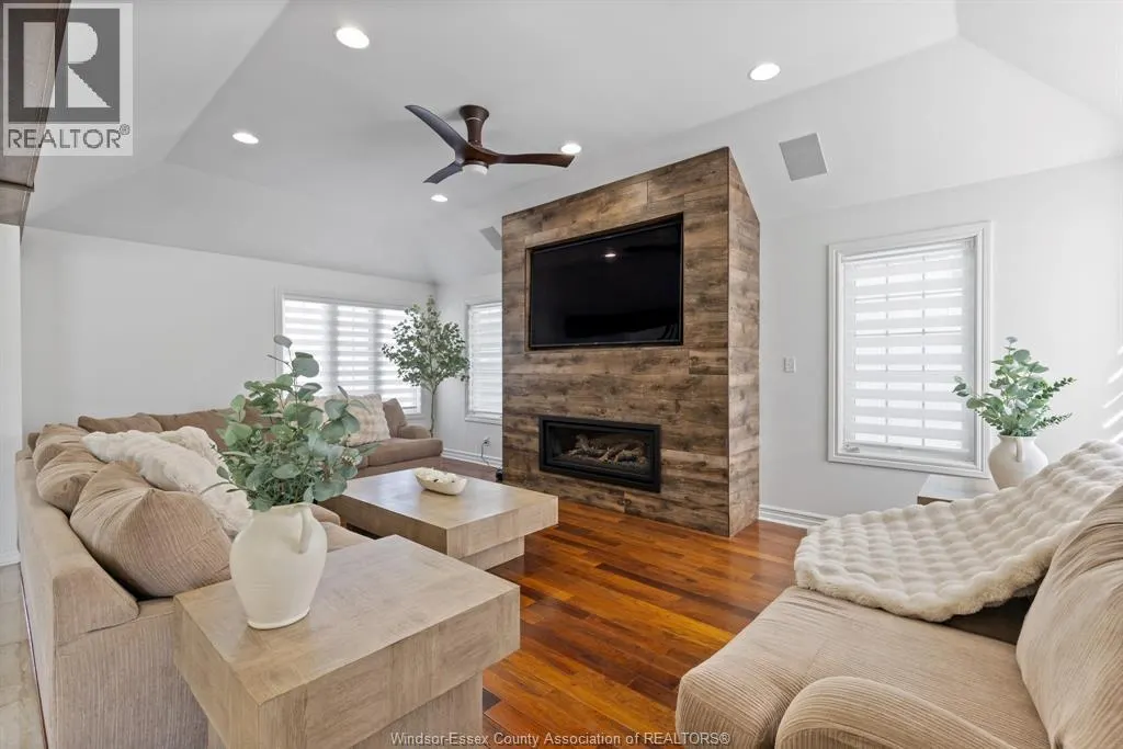 313 CRYSTAL BAY DRIVE