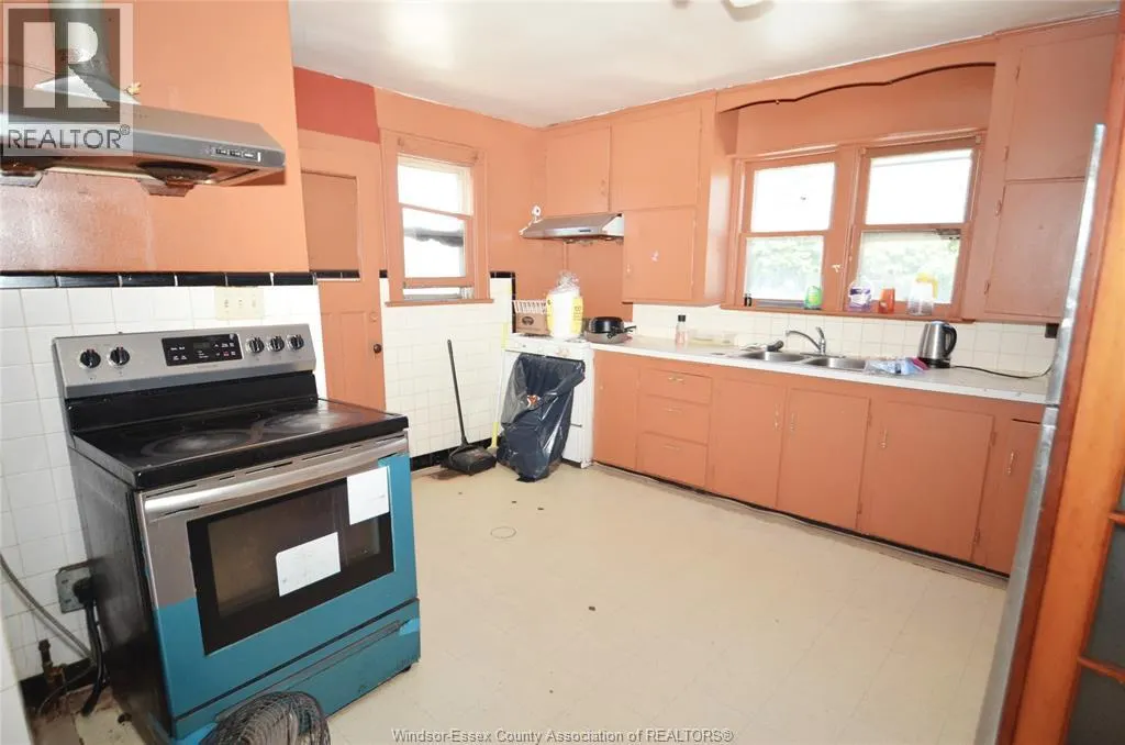 325 Talbot Street W