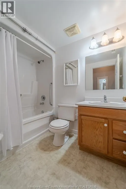 315 Village Grove DRIVE Unit# 301