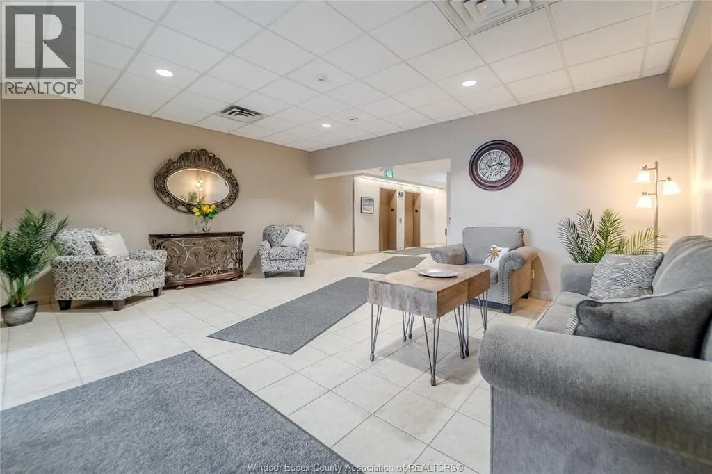 315 Village Grove DRIVE Unit# 301