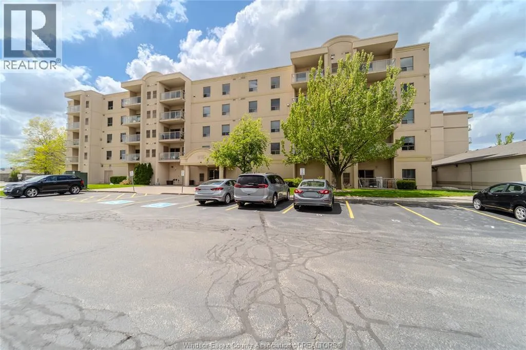 315 Village Grove DRIVE Unit# 301