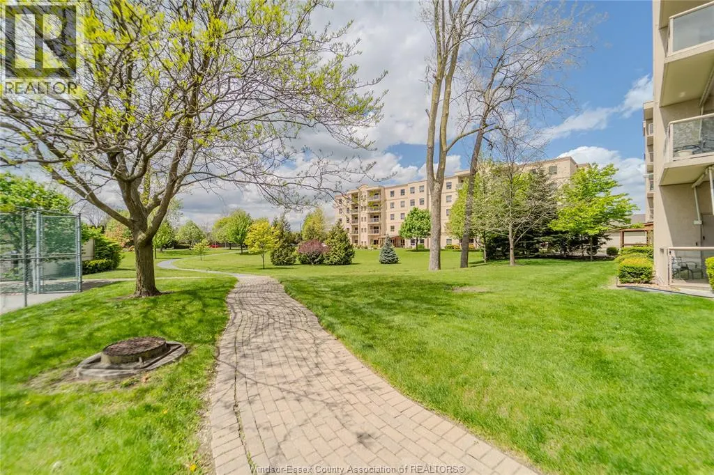 315 Village Grove DRIVE Unit# 301