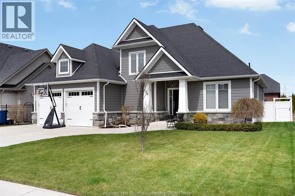 139 Blue Jay CRESCENT