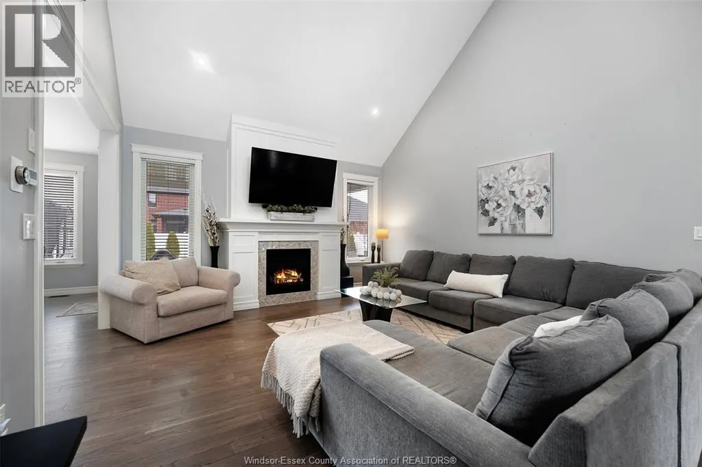 139 Blue Jay CRESCENT